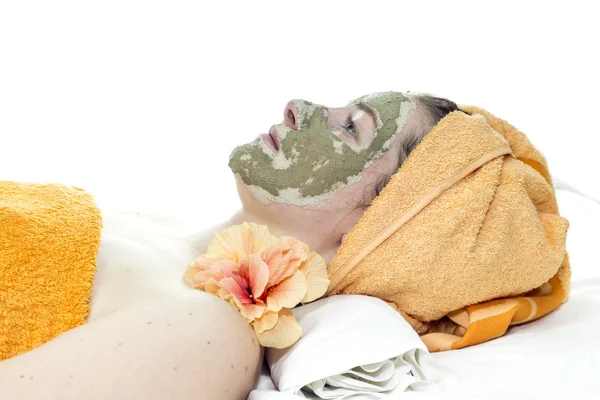 Flicka med kosmetiska mask — Stockfoto