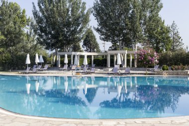 Otel havuz barda