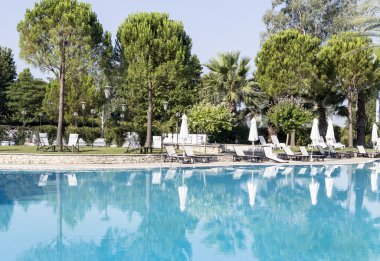 Otel havuz barda
