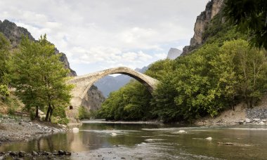 Antik Köprüsü (Epirus bölgesi, Yunanistan)