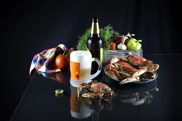 啤酒和螃蟹 — 图库照片