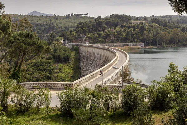 Une Vue Sur Lac Réservoir Marathon Grèce Pont Pierre Les — Photo