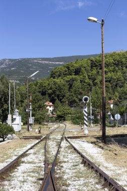 Dağlardaki tren istasyonu.