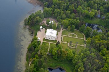 Uzutrakis manor kurulunun üzerine Galves Gölü Trakai town Trakai, Litvanya yakınındaki.