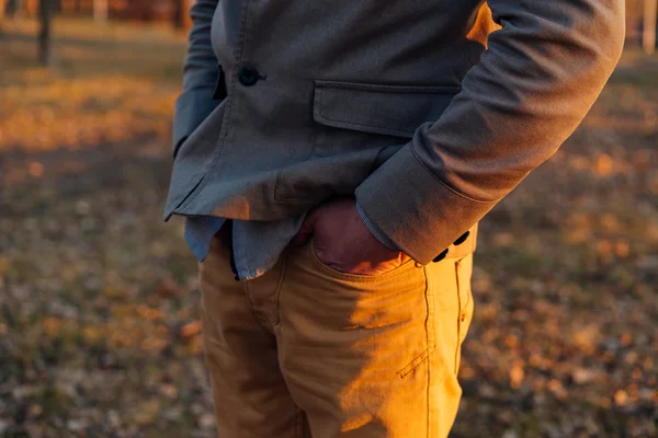 El aspecto del joven elegante y guapo — Foto de Stock