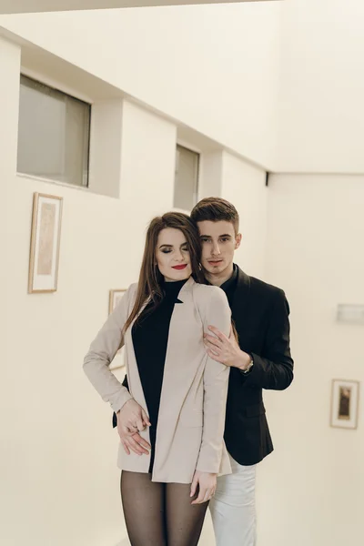 Schönes Modepaar — Stockfoto