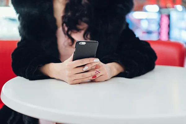 Beautiful girl with phone — Stock Photo, Image