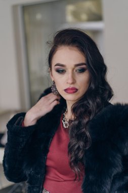 Şık bir model siyah ceket