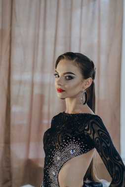 Bir genç kız Latin dans portresi