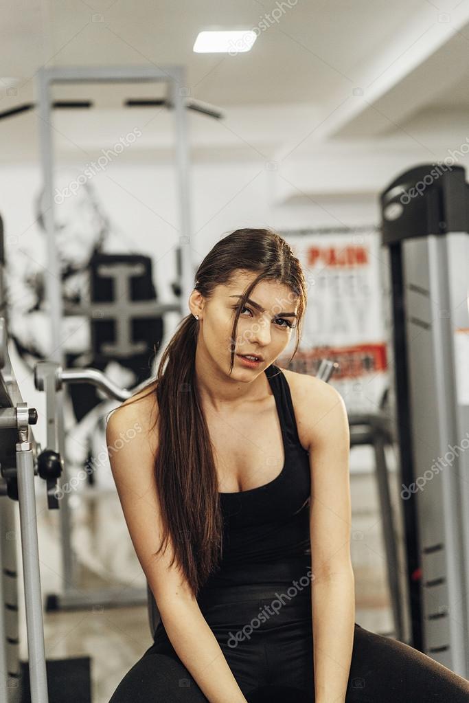 Gym brunette subway petite