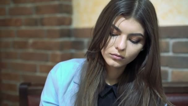 Girl drinking coffe in cafe, close up to camera — Stock Video