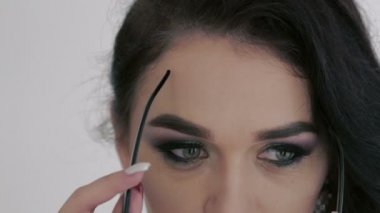 Gözlük takan ve kameraya bakarak Lady kapatın. Yavaş yavaş