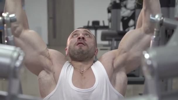 Demostración de campeones del mundo tan fuertes en el gimnasio — Vídeos de Stock