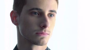 Düşünceli bir yana, profil seyir mans. Ağır çekim