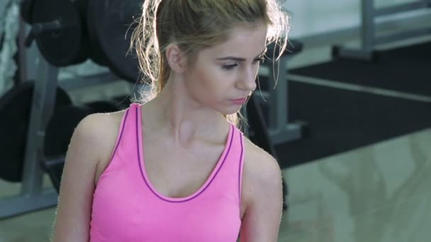 Beautiful blonde performs exercises with dumbbells. Slowly — Stock Footage Beautiful blonde performs exercises with dumbbells. Slowly Royalty Free Stock Footage