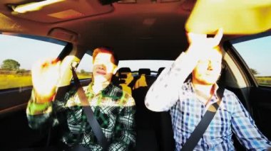 İki araba, güneş ışığı, hız sürüş hızlı dostum