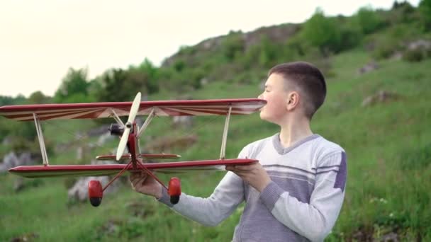 Boy plays with toy airplane on the mountain. 4k — Stock Video