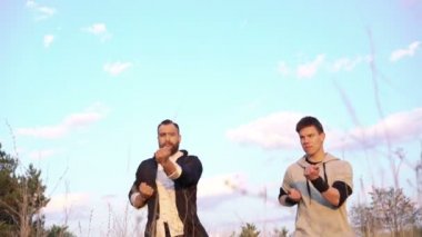 4 k Nehri yakınında Wing Chun dövüş