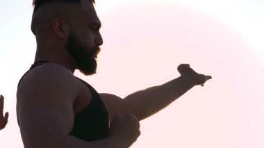 İn yakın chun film usta tarafından güneşli gökyüzü arka plan üzerinde rüzgar. Yavaş yavaş