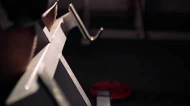 Egzersiz halter için 4 k spor salonunda pazı ile kapatmak