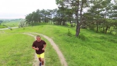 Yolu 4 k geçiş Runner havadan görünümü