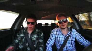 İki adam, Araba sürme, araba discusing iş konularında