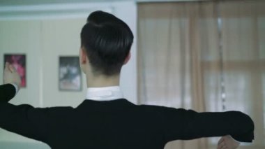 Balo salonu dans dans adam. Klasik stil, 4k