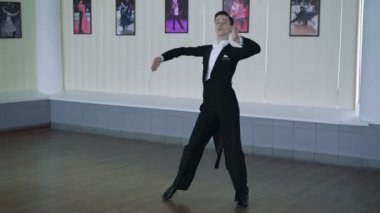 Balo salonu dans dans adam. Klasik stil, 4k