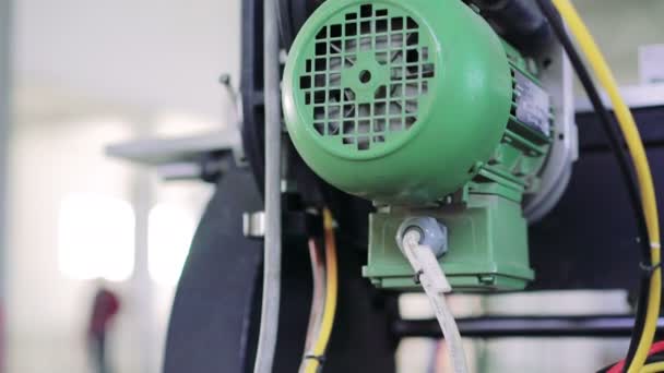 Двигатель производственной машины на заводе 4К — стоковое видео