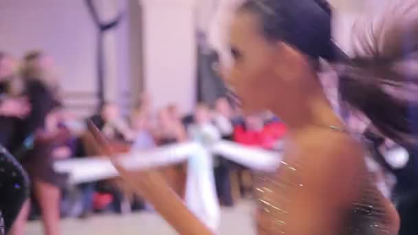 Україна, Тернопіль, 12 березня 2016: крупним планом танцювальна пара на Кубок Гранд 2016 — стокове відео
