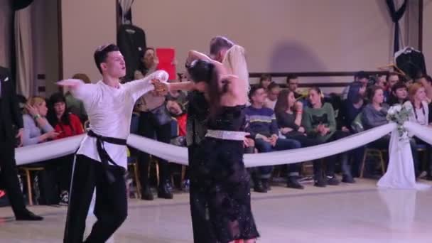 Oekraïne, Ternopil, 12 maart 2016: dansvoorstelling van de wedstrijd — Stockvideo