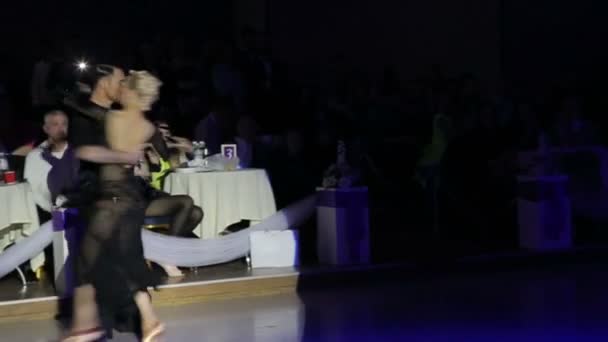 Ukraina, Ternopil, 12 mars 2016: proffs dansar på tävlingen Cup 2016 — Stockvideo