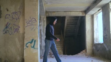 Egzersizler ve arka Akickboxing bir duvardan çevirir. Yavaş yavaş