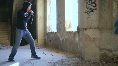 Kick boks gölge boksu olarak egzersiz için büyük mücadele, ağır çekim