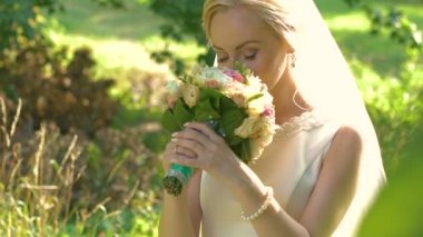 Onu düğün buket ağır çekimde kokulu gelin