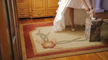 Gelin jartiyer. Bacağında dantel jartiyer