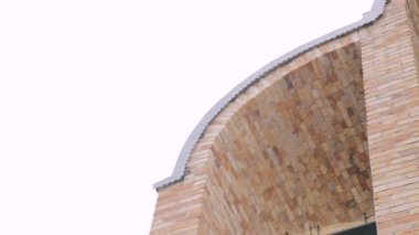 Kilise çanları altında gökyüzü arka plan zil