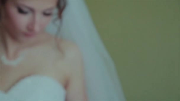 Portrait de beauté tendre de mariée 