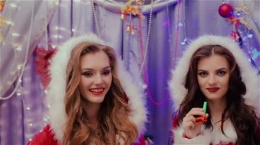 Noel hediyeleri ile güzel kız