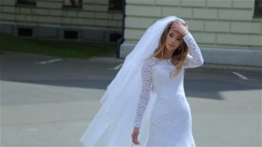 park rüzgarda yürüyüş gelin saçları dispels