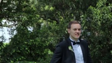 Parkta güzel bir çift var.