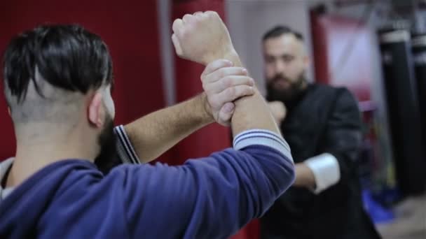 Allenamento con calcio kung fu a portata di mano — Video Stock