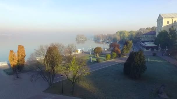 Rano z widokiem na malownicze miasto z powietrza — Wideo stockowe