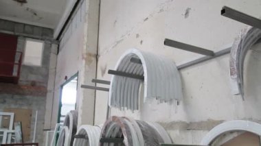 Metal plastik profil düşündü