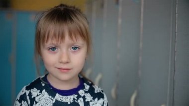 Küçük Asyalı kız yüz güzel gözleri var