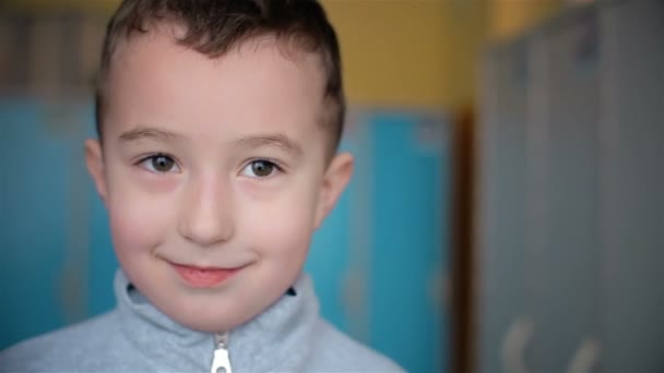 Sorrindo de menino de cinco anos — Vídeo de Stock