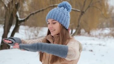 Sol bacak yapıyor kız germe egzersizleri bölme