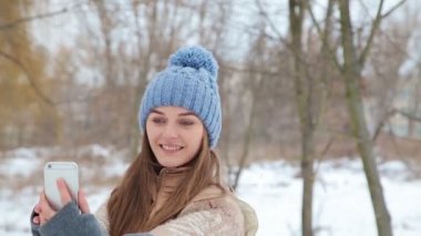Güzel kız selfi Winter Park yapma