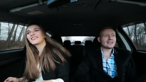 Business mensen dansen in de auto — Stockvideo