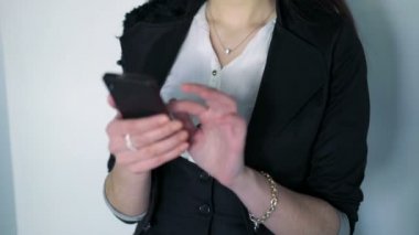 İş kadını ile smartphone